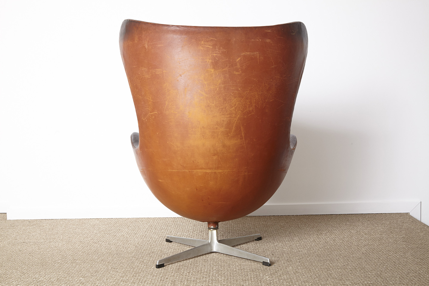 2.Arne Jacobsen Egg Chair 1958 Axel Pairon gallery